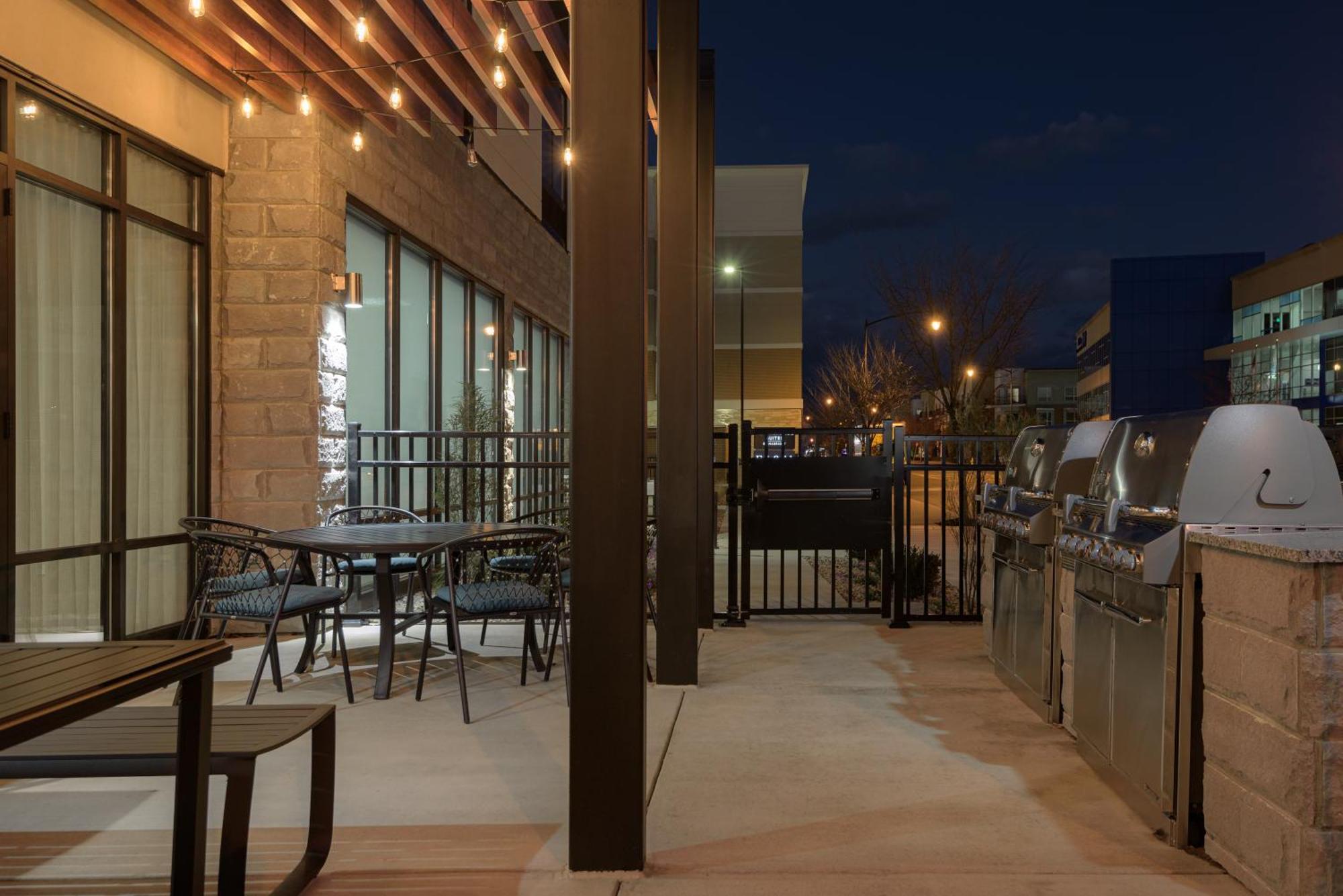 Fairfield By Marriott Inn & Suites Cincinnati Oakley Exterior photo