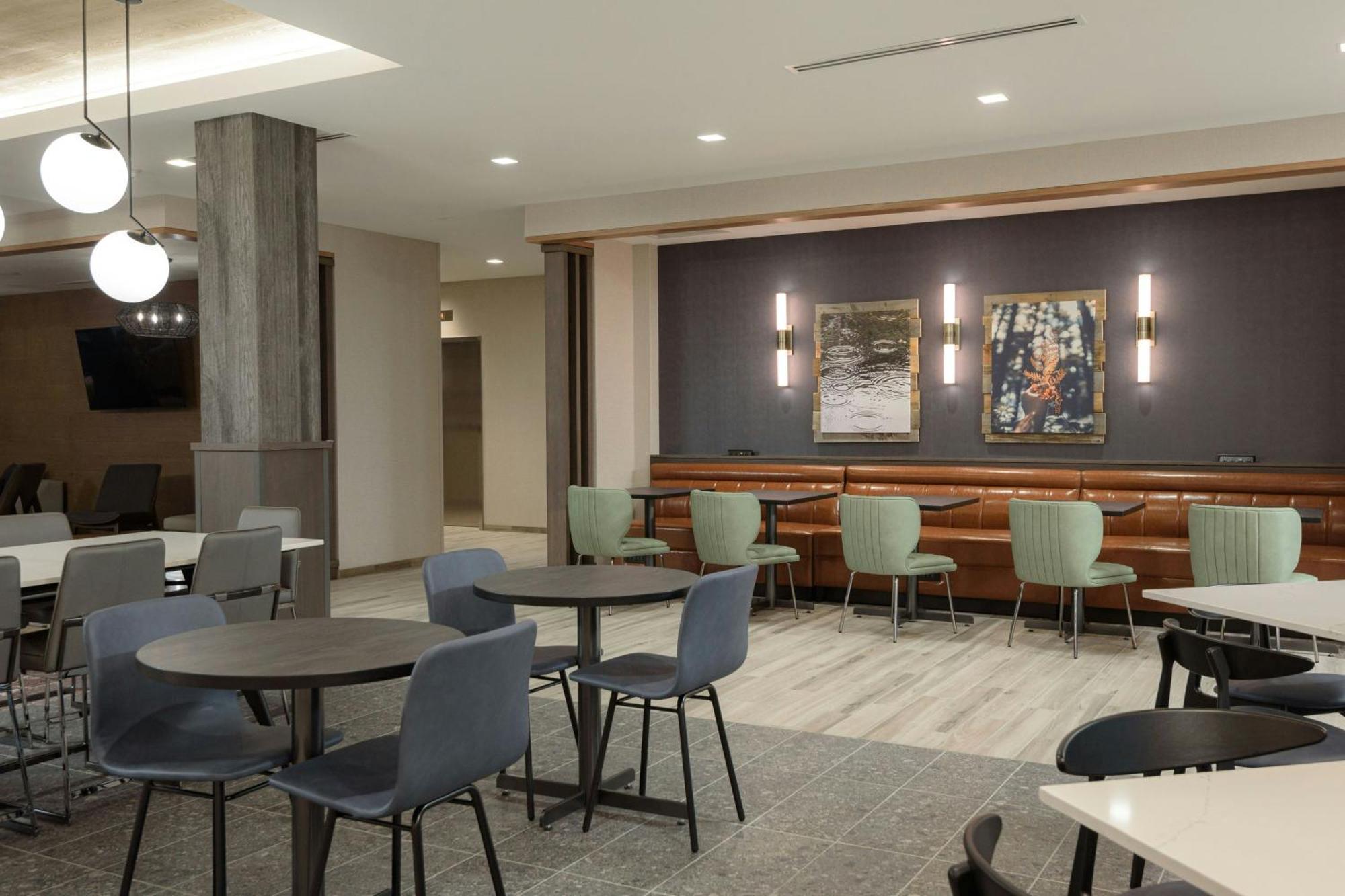 Fairfield By Marriott Inn & Suites Cincinnati Oakley Exterior photo